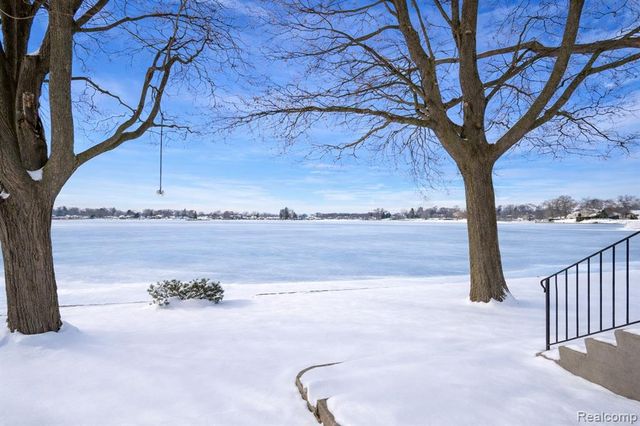 4333 Hunters Drive, Highland, MI 48356