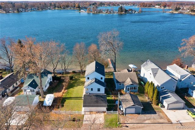 4333 Hunters Drive, Highland, MI 48356