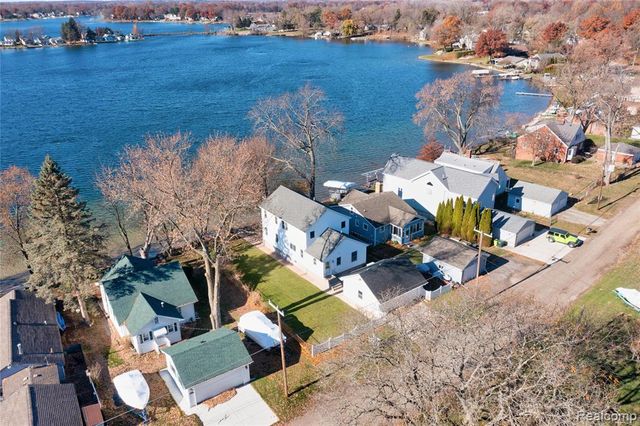 4333 Hunters Drive, Highland, MI 48356