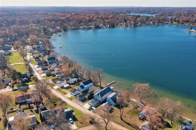 4333 Hunters Drive, Highland, MI 48356