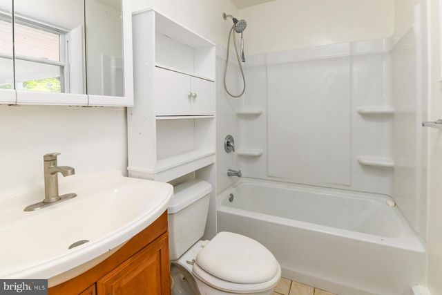 5 PAUL RD, Maple Shade, NJ 08052