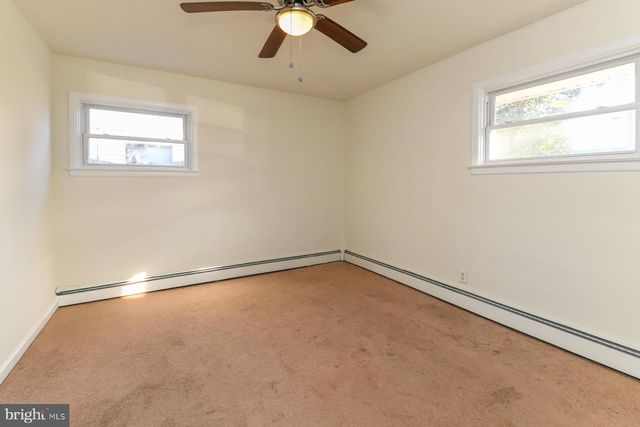 5 PAUL RD, Maple Shade, NJ 08052