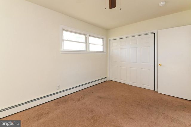 5 PAUL RD, Maple Shade, NJ 08052