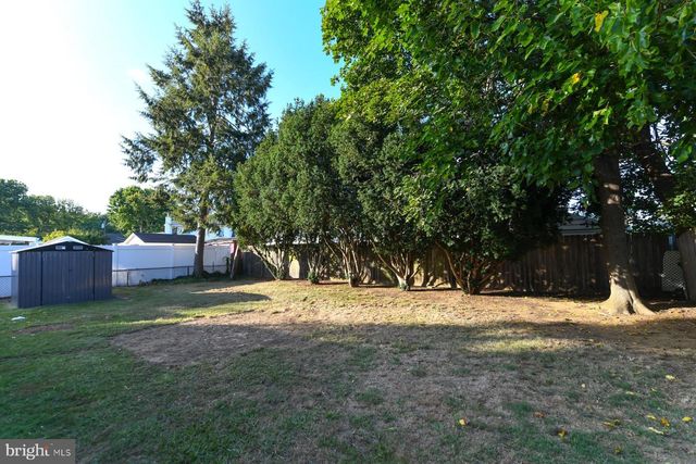 5 PAUL RD, Maple Shade, NJ 08052