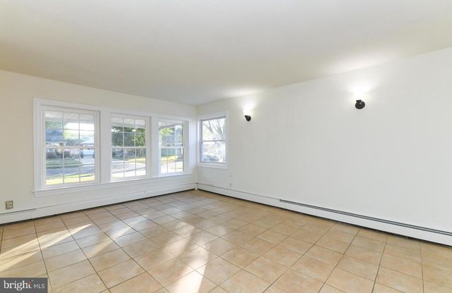 5 PAUL RD, Maple Shade, NJ 08052