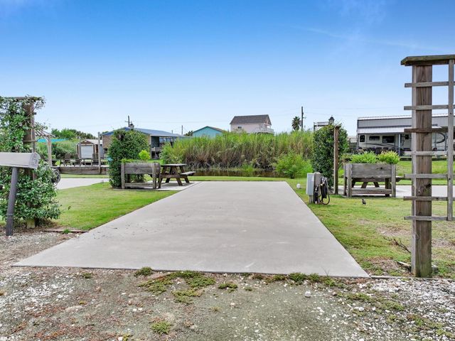 894, 896 S Crystal Beach Road, Crystal Beach, TX 77650