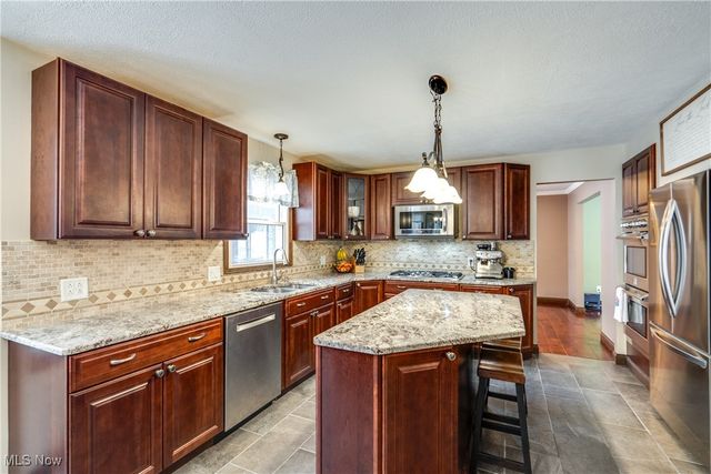 1353 Berkshire Road, Stow, OH 44224