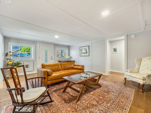 631 N LARCH St, Cannon Beach, OR 97110