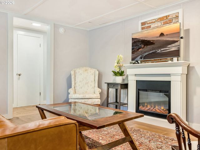 631 N LARCH St, Cannon Beach, OR 97110