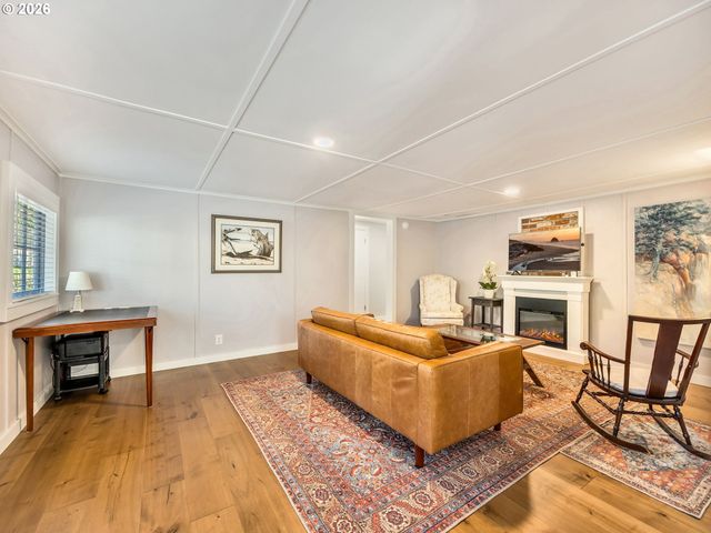 631 N LARCH St, Cannon Beach, OR 97110