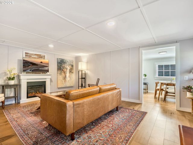 631 N LARCH St, Cannon Beach, OR 97110