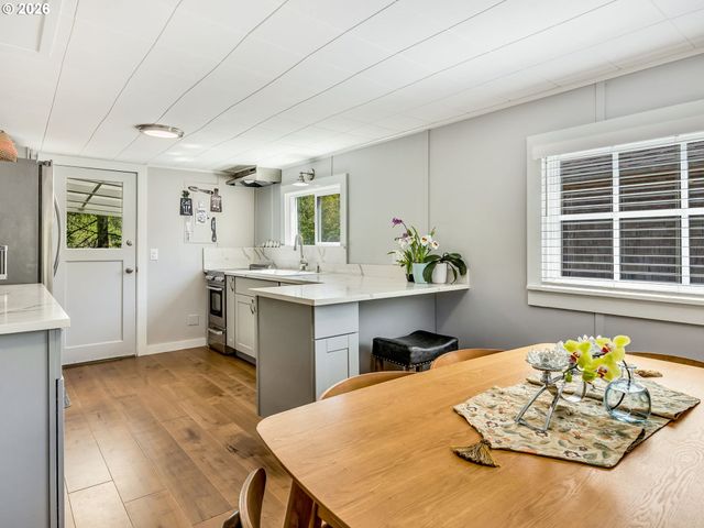 631 N LARCH St, Cannon Beach, OR 97110