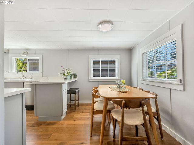 631 N LARCH St, Cannon Beach, OR 97110