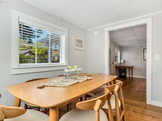 631 N LARCH St, Cannon Beach, OR 97110