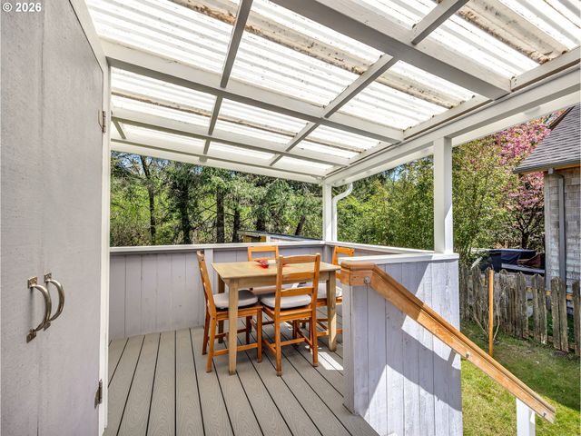 631 N LARCH St, Cannon Beach, OR 97110