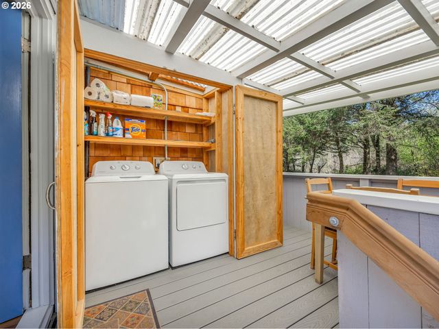 631 N LARCH St, Cannon Beach, OR 97110