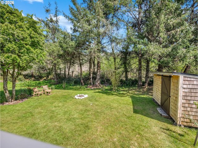 631 N LARCH St, Cannon Beach, OR 97110