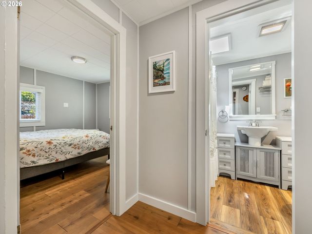 631 N LARCH St, Cannon Beach, OR 97110