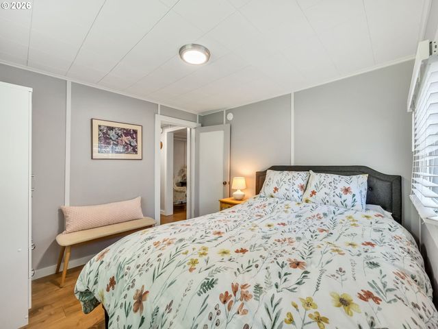 631 N LARCH St, Cannon Beach, OR 97110