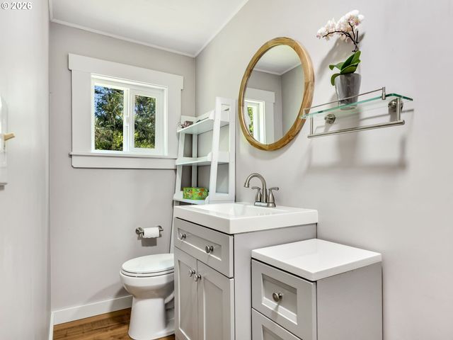 631 N LARCH St, Cannon Beach, OR 97110