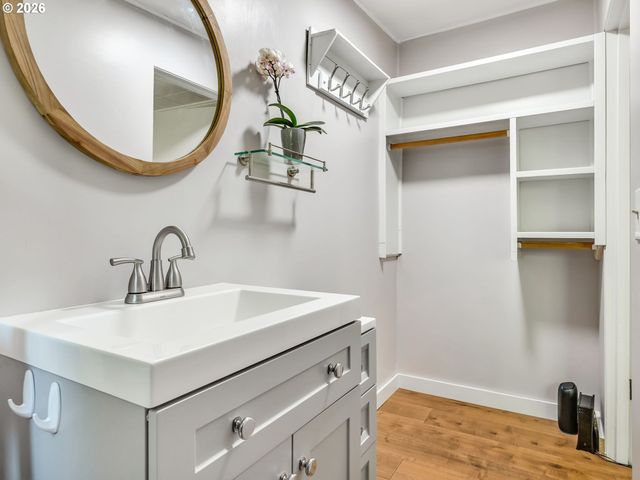 631 N LARCH St, Cannon Beach, OR 97110