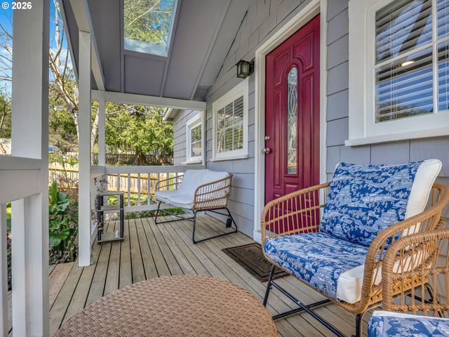 631 N LARCH St, Cannon Beach, OR 97110