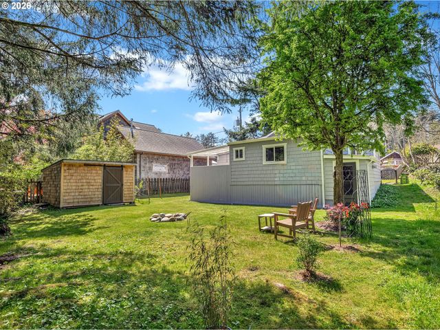 631 N LARCH St, Cannon Beach, OR 97110