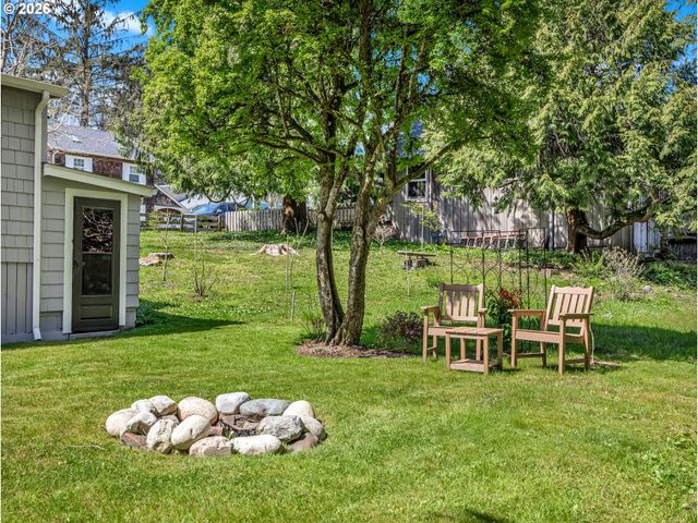 631 N LARCH St, Cannon Beach, OR 97110