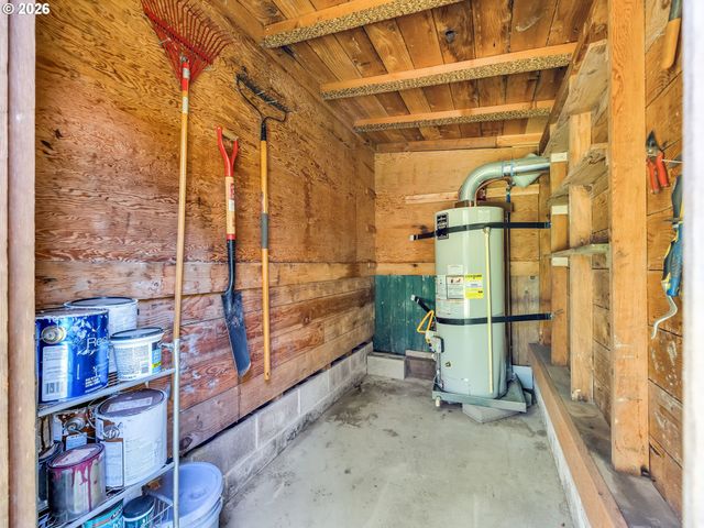 631 N LARCH St, Cannon Beach, OR 97110