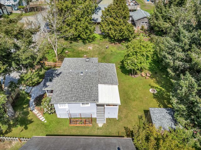 631 N LARCH St, Cannon Beach, OR 97110