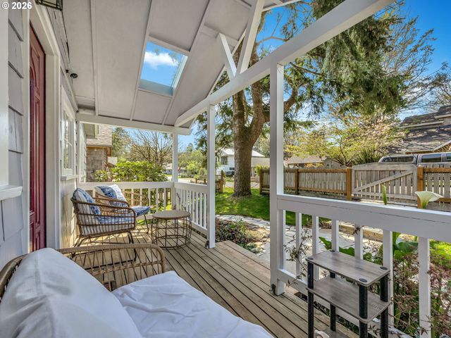 631 N LARCH St, Cannon Beach, OR 97110