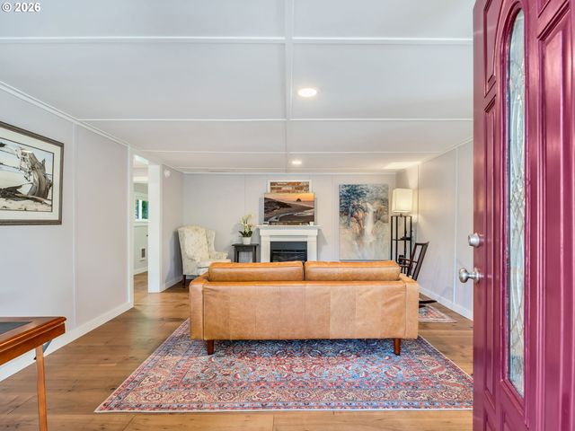 631 N LARCH St, Cannon Beach, OR 97110