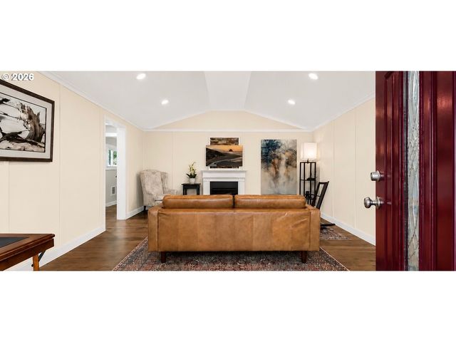 631 N LARCH St, Cannon Beach, OR 97110
