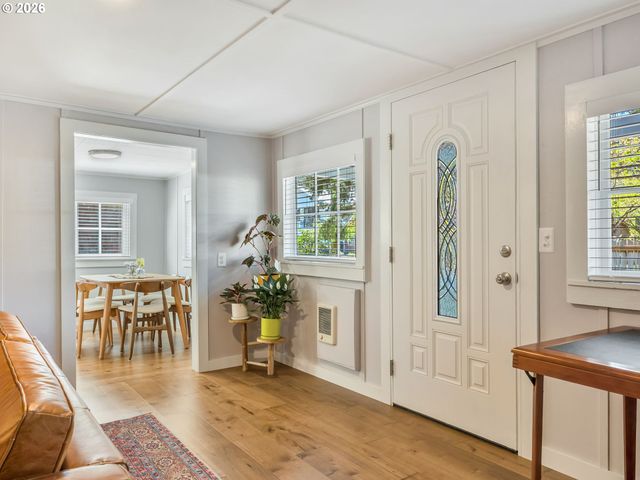 631 N LARCH St, Cannon Beach, OR 97110
