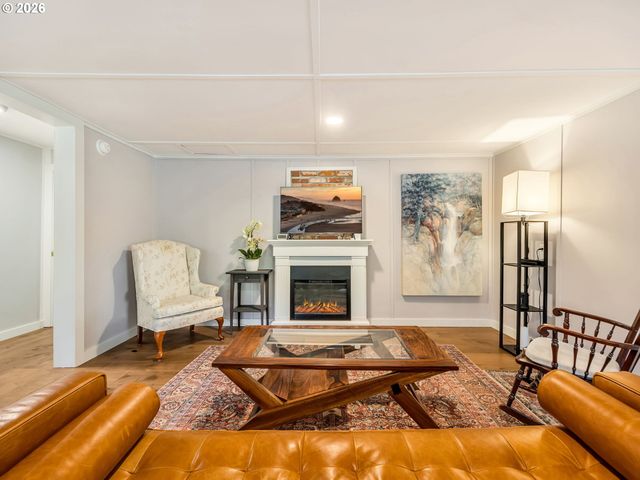 631 N LARCH St, Cannon Beach, OR 97110