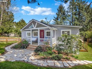 631 N LARCH St, Cannon Beach, OR 97110