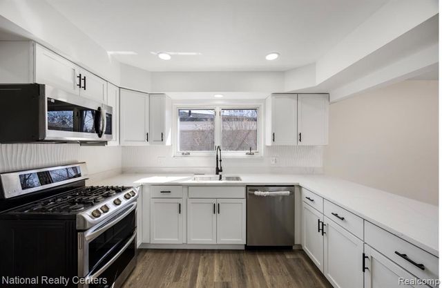 33859 Sebastian Lane Drive, Sterling Heights, MI 48312