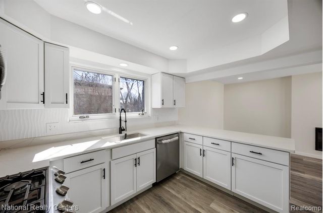 33859 Sebastian Lane Drive, Sterling Heights, MI 48312