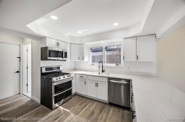 33859 Sebastian Lane Drive, Sterling Heights, MI 48312