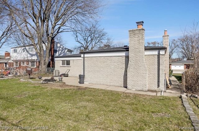 33859 Sebastian Lane Drive, Sterling Heights, MI 48312