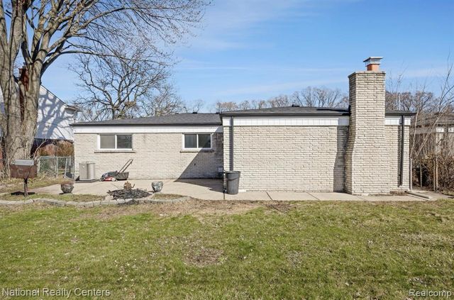 33859 Sebastian Lane Drive, Sterling Heights, MI 48312