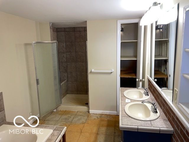 10242 E County Road 650 N, Brownsburg, IN 46112