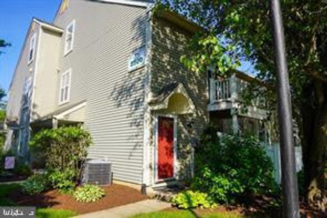 2302-B YARMOUTH LN, Mount Laurel, NJ 08054