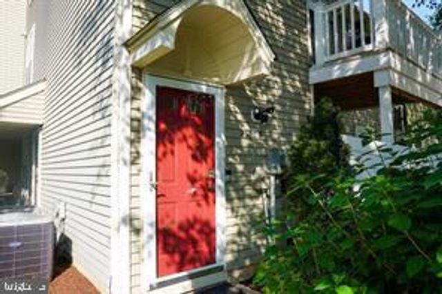 2302-B YARMOUTH LN, Mount Laurel, NJ 08054