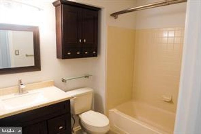 2302-B YARMOUTH LN, Mount Laurel, NJ 08054