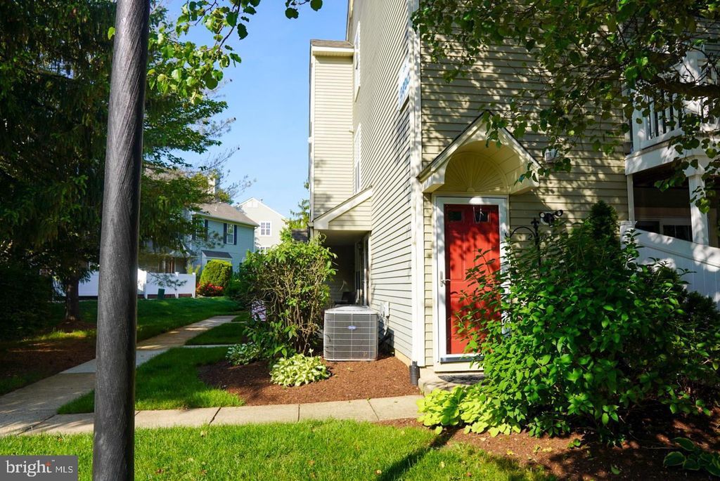 2302-B YARMOUTH LN, Mount Laurel, NJ 08054