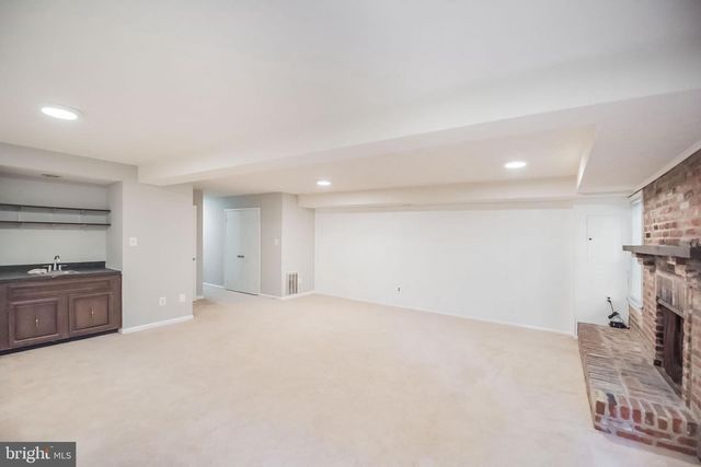 6611 ROSECROFT PL, Falls Church, VA 22043