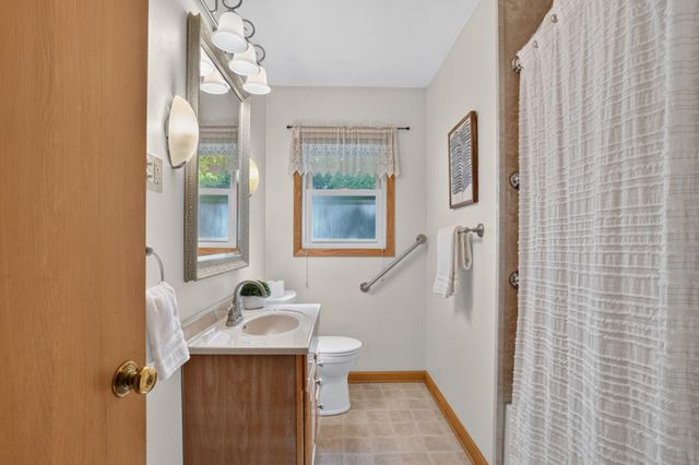 3083 Wilder Street N, Roseville, MN 55113