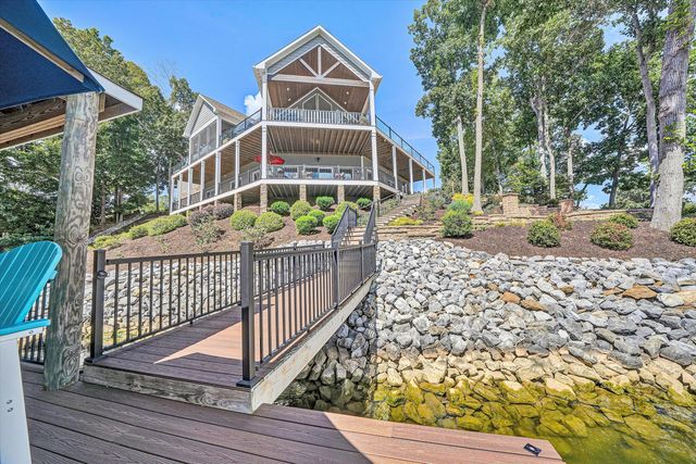 152 Windward Pointe DR, Moneta, VA 24121