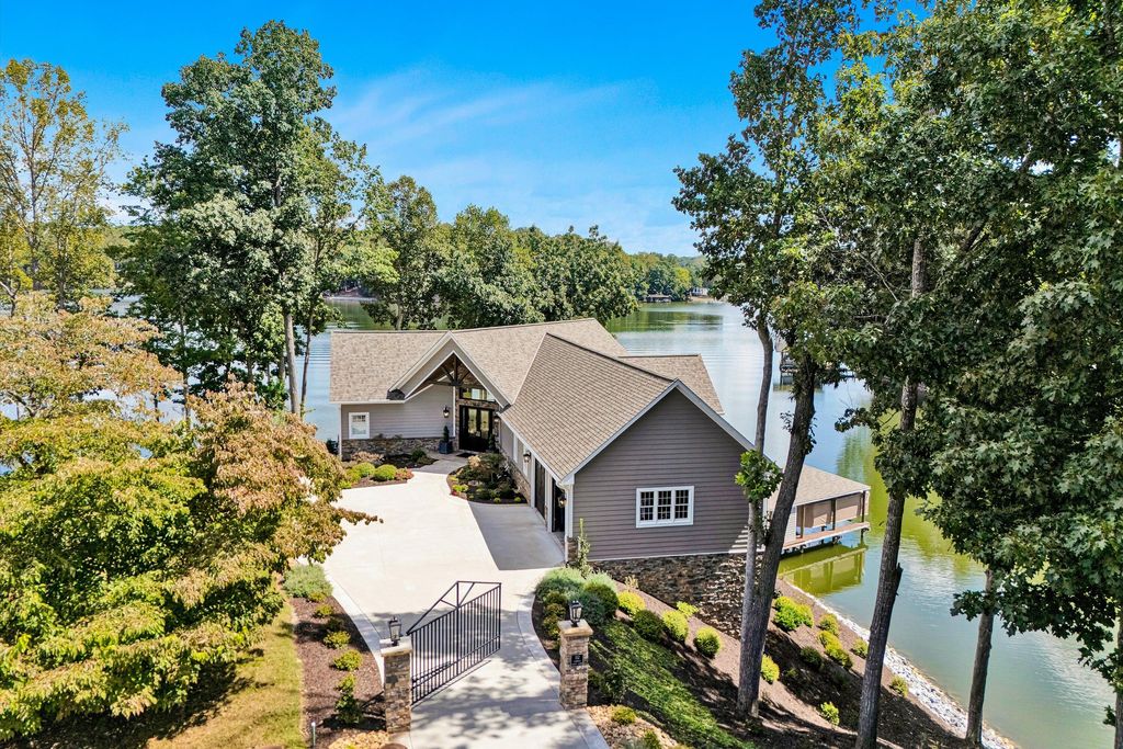 152 Windward Pointe DR, Moneta, VA 24121